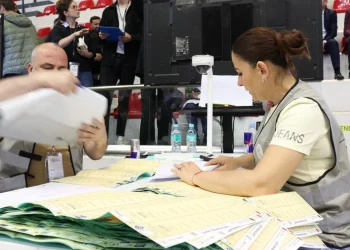 Diaspora/ Përfundon numërimi i votave për partitë në 11 qarqe, vijon vetëm në Korçë