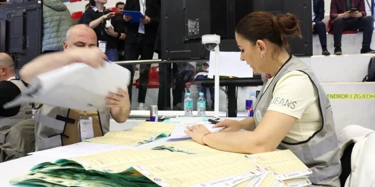 Diaspora/ Përfundon numërimi i votave për partitë në 11 qarqe, vijon vetëm në Korçë
