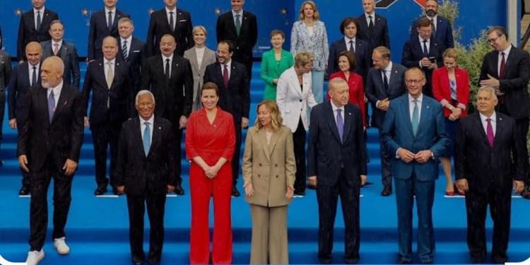 Reagime për shpullen e Macron