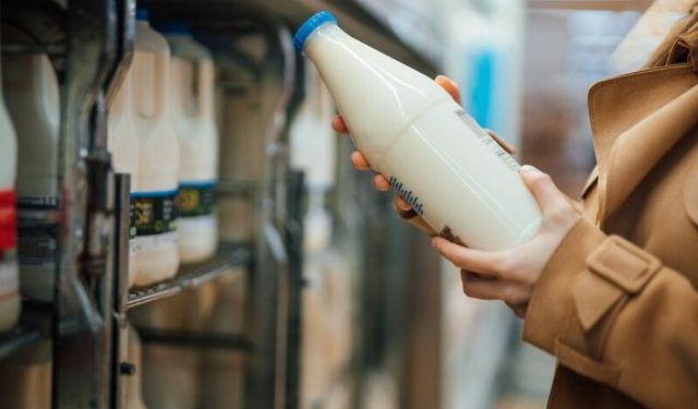 Rënia e çmimit vendas ul importet e qumështit për janar-prill me 15%