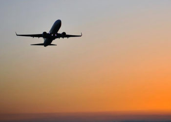 Po afron vera, shtrenjtohen çmimet e biletave të avionëve, 100-200 euro në një drejtim