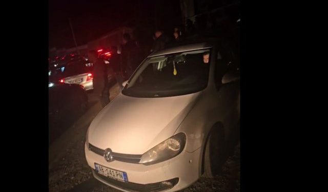 Përplasje në Dibër, demokratët bllokojnë një automjet, dyshohet se shpërndante para për vota