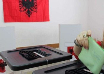 Nis votimi në mbarë vendin, probleme në një nga qendrat e votimit në Fushë Krujë