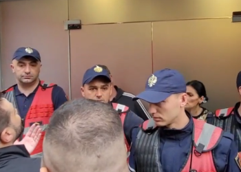 Zyra e patronazhistëve në Tiranë, ndërhyn policia
