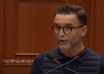 Patronazhistët ikën me vrap, Braçe del nga “ngujimi”: Janë shokët e mi