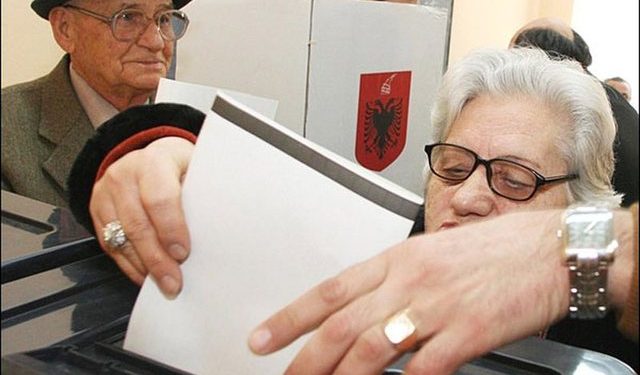 48% e votuesve jetojnë jashtë; Fati i zgjedhjeve ishte në dorë të pensionistëve