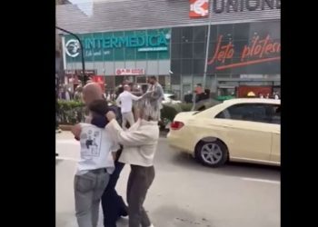 Video/ Konflikt i dhunshëm në mes të Tiranës