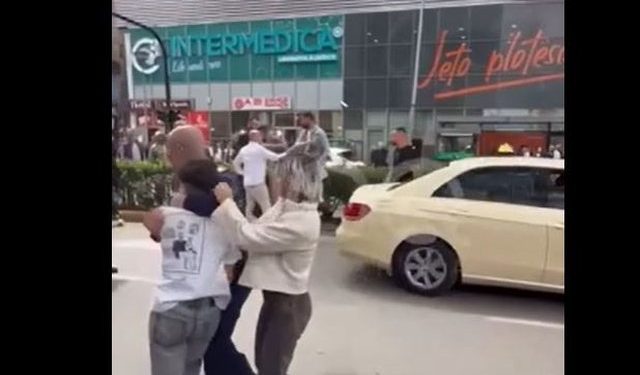 Video/ Konflikt i dhunshëm në mes të Tiranës