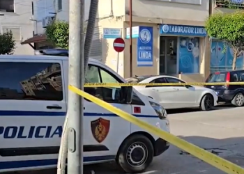 Atentati ndaj Ermir Dedjas në Durrës, gjendet arma e krimit dhe një makinë e djegur në fshatin Gërdec