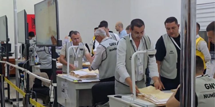 Nis procesi i numërimit të votave edhe në Qarkun e Fierit, të parat hapen kutitë e Patosit