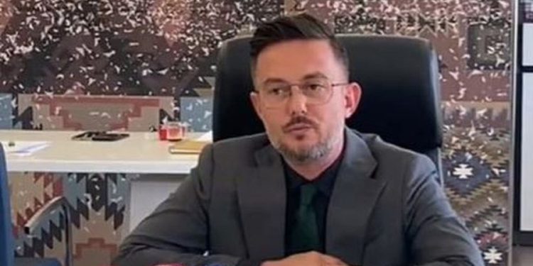 Helmimi i 17 fëmijëve në kopsht/ Kryebashkiaku i Gramshit ska asnjë përgjigje: Tollovitje portalesh, po na sulmojnë politikisht
