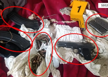 Mbante kallash dhe pistoletë në banesë/ Arrestohet 30-vjeçari në Maminas, në kërkim babai i tij
