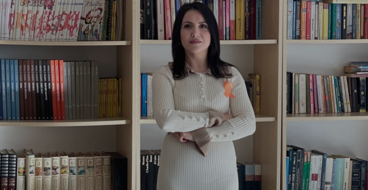 U përfol për skandal seksual me Tërmet Peçin, reagon Elda: Ishte situatë pune