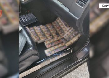Makinën plot me steka cigaresh kontrabandë, arrestohet 48-vjeçari në Kapshticë