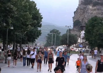 Shqiptarët ulin standardin e pushimeve/ Operatorët: Janë shtrenjtuar paketat, më pak rezervime