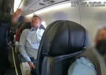 53-vjeçari shqiptar futet me armë në aeroplan në SHBA, momenti kur arrestohet