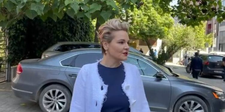 Monika Kryemadhi shkon  në GJKKO: Gjithë dynjaja shkon në gjyq civil, unë vij këtu
