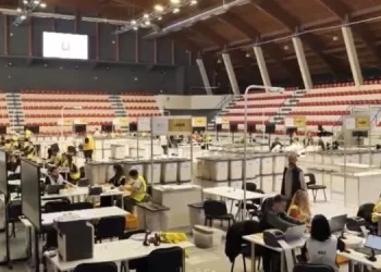 Zgjedhjet 2025/ Rreth 50 mijë zarfe pezull, nis sot numërimi i votave nga Greqia