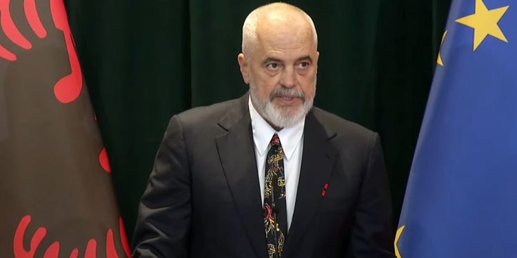 Rama batuta me gazetarët britanikë: Shijojeni motin shqiptar! Nëse bie shi, e keni fajin ju