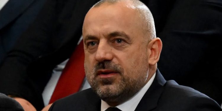 Gjykata lëshon fletë-arresti për Radoiçiçin dhe 10 të tjerë, për barrikadat në veri më 2022