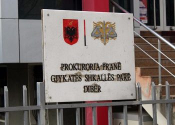 Zyrtari në Bulqizë godet me shuplakë shefen e Task Forcës së Ujësjellës-Kanalizimeve, përplasja për një karrige të dëmtuar
