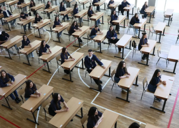 Rreth 27 mijë maturantë i nënshtrohen sot provimit të Gjuhës Shqipe dhe Letërsisë
