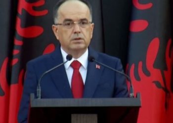 Rrëzimi tragjik i avionit me rreth 250 pasagjerë në Indi, reagon Begaj: Jam thellë i trishtuar!