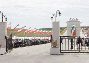 Konflikti Iran-Izrael, reagojnë muxhahedinët në Manëz: Populli iranian të rrëzojë Khamenein, mirëpresim armëpushimin