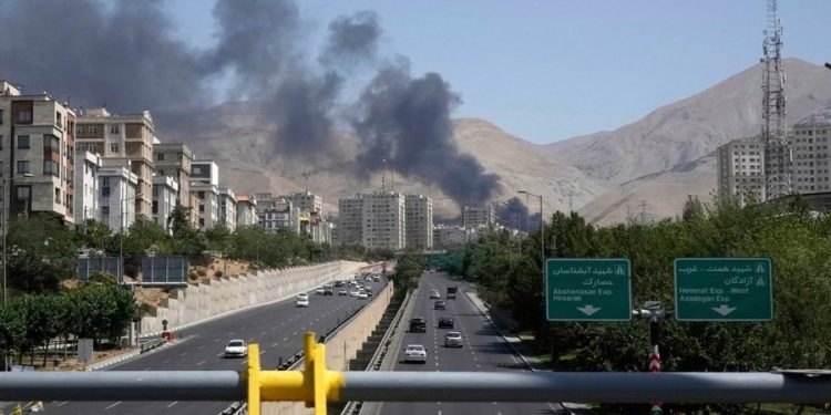 “Jeta juaj është në rrezik!” Izraeli paralajmëron banorët e lagjes më të pasur në Teheran: Largohuni, do sulmojmë!