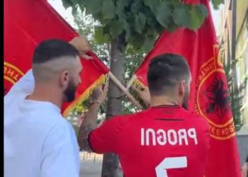 Tension para FSHF, Gent Progni vendos flamuj të UÇK-së