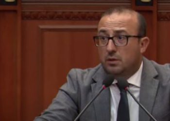 Korreshi: Tre mandate na e lëruan nënën, tani do kthehen nga baba