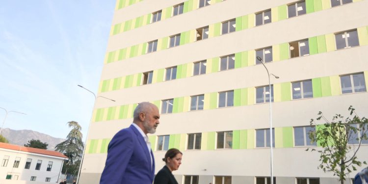 Dështimet në Shëndetësi/ Pacientët e qarkut Kukës po gjejnë shpëtim në spitalet e Kosovës