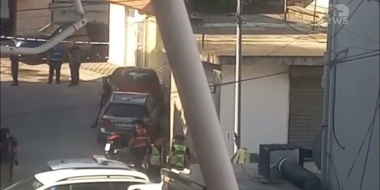 Konflikt mes komshinjve në Allias, plagoset me armë në këmbë 31-vjeçari!