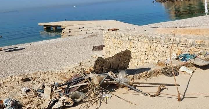 Livadhi i Himarës në kaos: Mbeturina, betonizim dhe mungesë shërbimesh, ndërsa sezoni turistik ka nisur