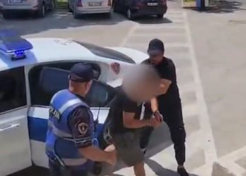 Lushnje/ Grabitet gjatë natës një biznes, kapet një nga autorët, tjetri shpallet në kërkim