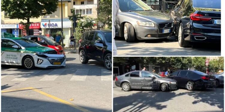 Aksident në Tiranë/ “Taksi Lux” përplaset me dy automjete të tjera