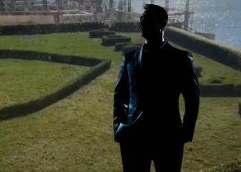 Denoncimi me VIDEO/ Kush është zyrtari i lartë i Tiranës që po zapton pronën publike në Sarandë?