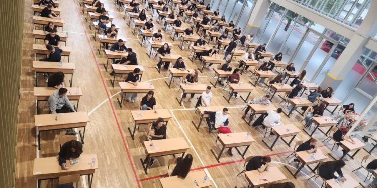 Provimi i Gjuhës së Huaj, të martën nisin zyrtarisht ‘ethet’ për maturantët