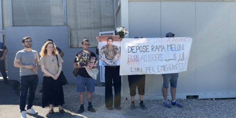‘Drejtësi për Hamidin’: Aktivistët protestojnë kundër kampit të Gjadrit