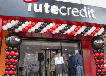 INVESTIGIMI/ Si u mashtruan 23 gra në Lezhë me kredi te IUTE Credit ! Përsëritet skandali i MCA dhe FINAL, shkelet rregullorja e BSH