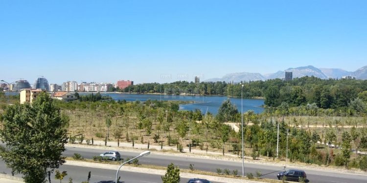 Bëhet gati tenderi i ri/ Bashkia Tiranë gati 1.2 milionë euro për rrugën tek “Liqeni i Thatë”