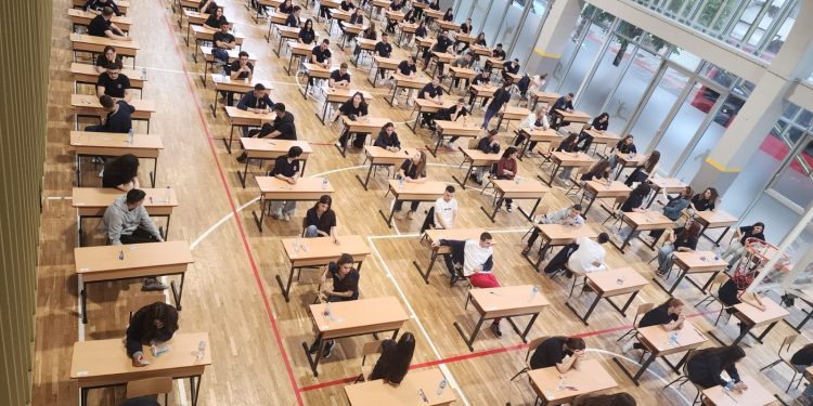 Matura Shtetërore/ Publikohen rezultatet e testimit për Matematikën, vetëm 166 nxënës ekselentë