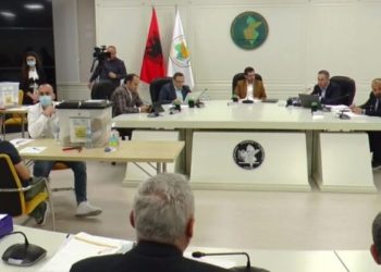 KAS vendos hapjen e 229 kutive të materialeve zgjedhore të Qarkut Vlorë