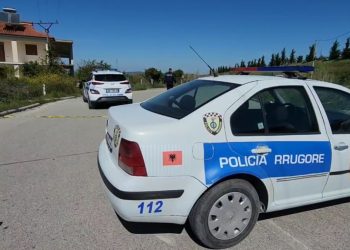 Aksident në Divjakë, humb jetën 15-vjeçari që lëvizte me motoçikletë