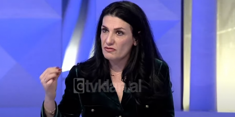 ‘Fluturon’ drejtoresha e AKSHI-t: Jemi gati për të mësuar botën në qeverisjen dixhitale, Brukseli u mahnit nga Diella