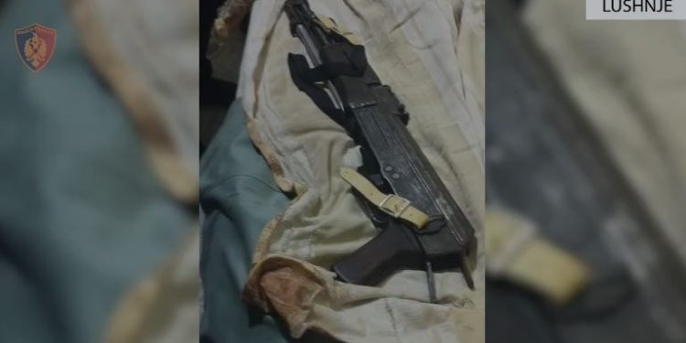 Iu gjetën në banesë armë zjarri pa leje, arrestohet 50-vjeçari në Lushnje