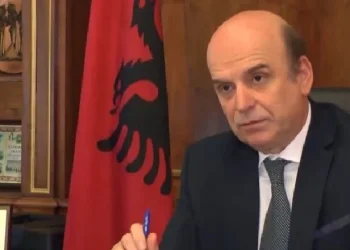 “Shqipëria po shkon drejt asgjësimit të blegtorisë”/ Panarit: Qeveria po i çrrënjos fermerët