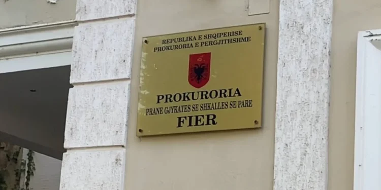 U kapën duke transportuar mbi 21 kg tritol dhe do të bënin atentat, Prokuroria e Fierit kërkon dënimin me 30 vite burg për tre të arrestuarit