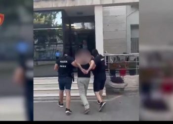 Kapet në Tiranë 41-vjeçari i kërkuar nga Austria për trafik droge dhe dhunë – Rrezikon deri në 20 vite burg