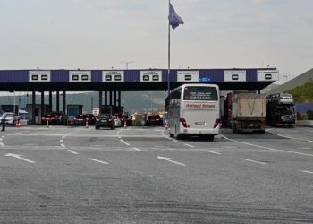 Fluks i qytetarëve të Kosovës drejt plazheve shqiptare